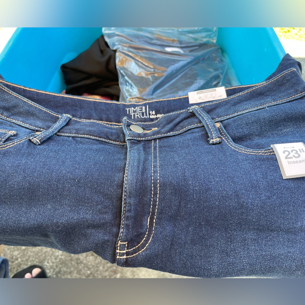 Time and Tru women’s capris size 14 nwt